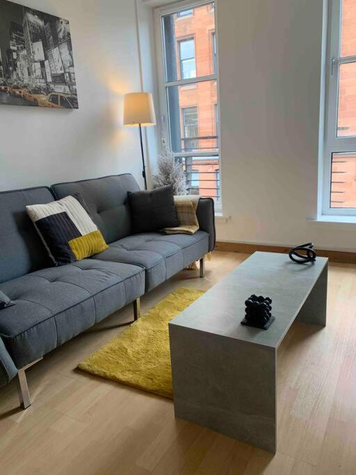 Trendy One Bedroom Apartment Glasgow Exterior photo