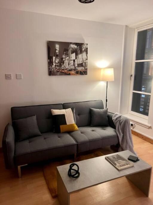 Trendy One Bedroom Apartment Glasgow Exterior photo